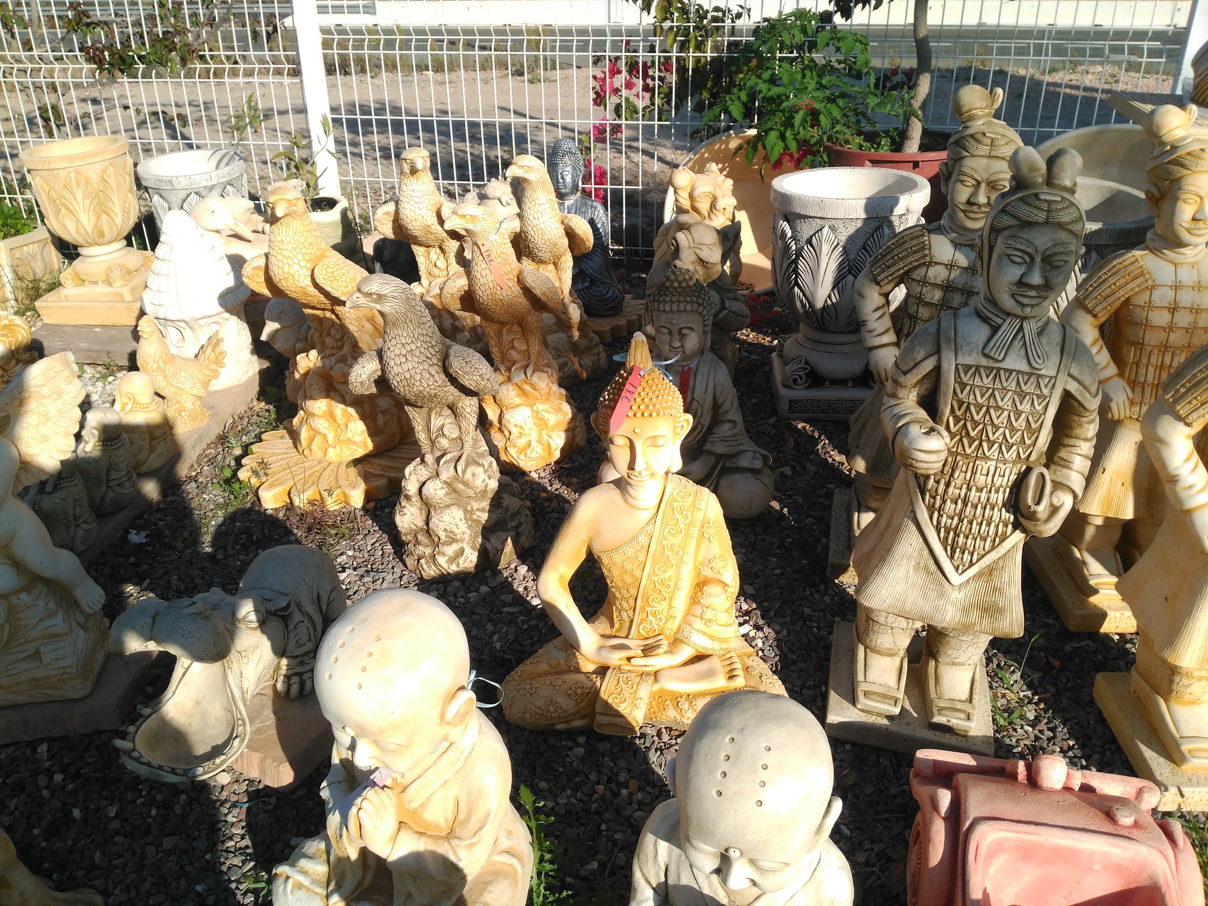 Figuras y ornamentos de piedra para jardín
